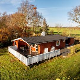 Cozy Holiday Home With Modern Facilities Close To The Water