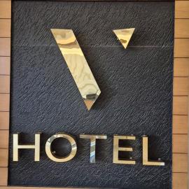HOTEL V