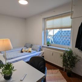 Harmonie im Grünen - Charmantes Erdgeschoss Privatzimmer mit Gartenzugang, hotel em Wathlingen