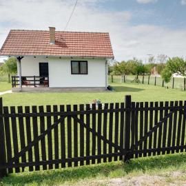 Veseli svet-Zvizdar,Ub: Ub şehrinde bir otel