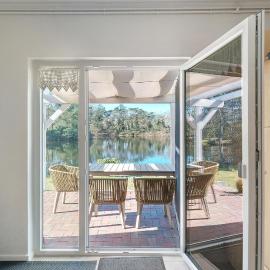 Idyllic Lakeside Cottage
