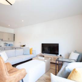 Modern 3BR Split Level Home with Balcony Dublin 16
