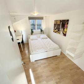 Central Large Double Room with free parking, hotel v destinácii Aalborg