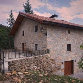 ALDALORE Landa Turistikoak Apartamentos Turísticos, hotel in Echalecu