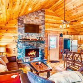 Eagles Nest 2 BR Cabin - Close to Beech Mtn