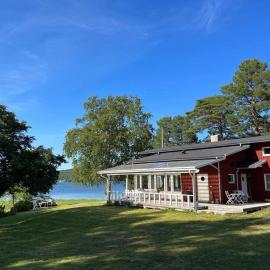 Waterfront Paradise, High Coast, Northern Sweden, hotel in Domsjö