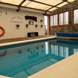 Casa rural Cristina- Piscina climatizada, hotell i Málaga