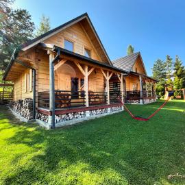 Borowikowe Zacisze drewniane domy z kominkami, hotel in Falsztyn