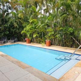 Casa con piscina privada en Lagos del Peñon