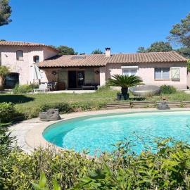 Villa au calme sans vis à vis, hotel in Fayence