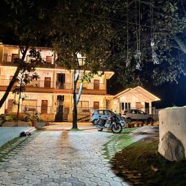 Riverside Resort Yelagiri: Yelagiri şehrinde bir otel
