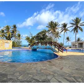 Oceanfront 2 Bedroom Villa with Pool and Beach Access Shanzu