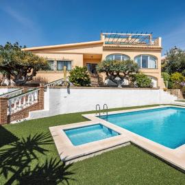 Villa Garden with Pool, Billiard, BBQ & Fireplace، فندق في فيليز-مالاغا