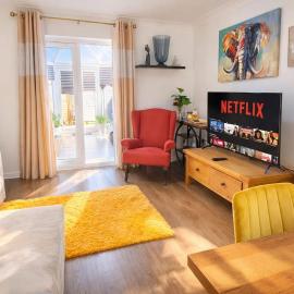 Spacious 4 bed home near Kings Mill Hospital, Parking, wifi & smart TV, hotel in Skegby