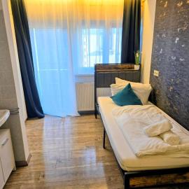 Accommodation for tradespeople - near Karlsruhe、カールスバートのホテル