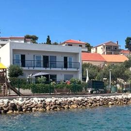 Villa FoSa SeaFloor direkt am Meer - Erste Reihe, hotel in Veli Rat