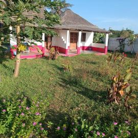 Demba Dou Suites Gardens, hotel en Batukunku