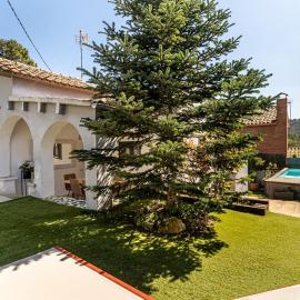 Le Petit Villa, with pool and barbecue, hotel in Sant Cugat del Vallès