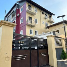Justkustino Luxury Apartment, hotel a Uyo