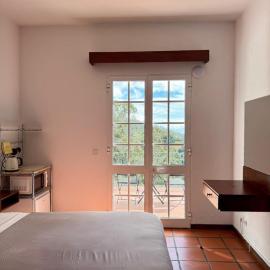 Habitación con terraza privada y vista a Funchal, Hotel in Estrela