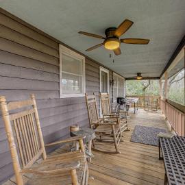 Family Lake Days! Mtn-View Cabin in Hiawassee, hotel in Hiawassee