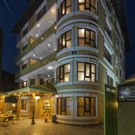 Triangle Retreat - Royal Habib Residency