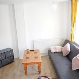The Crescent Townhouse Ensuite Sleeps 3
