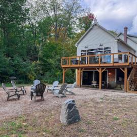 Long Lake - slice of heaven, hotell i Bridgton