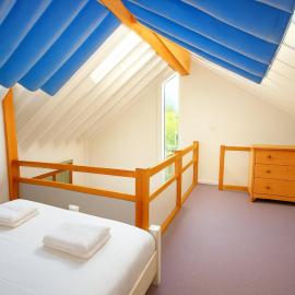 Rural Studio with Shared Pool, Large Gardens & Tennis, Dog Friendly! Chichester Holiday Properties, hotel v destinaci Chichester