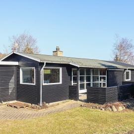 4 star holiday home in Faxe Ladeplads – hotel w mieście Fakse Ladeplads