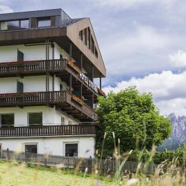 Hotel Strobl, Hotel in Sexten