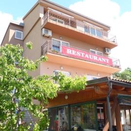 Apartments with parking space Senj - 25395