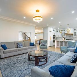 Elegant 4BR Home Large Kitchen & Lounge