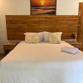 Sunset Rote Bungalows, hotel u Nembrali