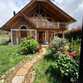 Eco Fibonacci Cabaña con vista espectacular frente a Laguna la Cocha, khách sạn ở Pasto