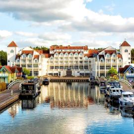 Sunday Resort Hafendorf Standard Double Room, hotel di Rheinsberg