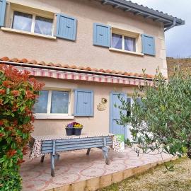 Gîte spacieux proche de la nature - 10 pers., hotel i Chavanay