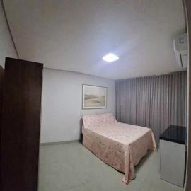 Quarto com banheiro exclusivo em apartamento