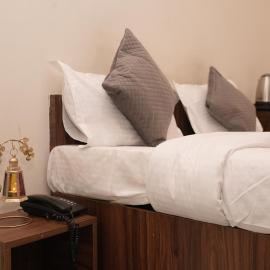 Life Tree Hotel and Banquet Hall, Sector 63A, hotell i Noida