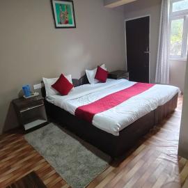 Hotel Silver Cloud, hotel di Pelling