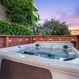 Hot Tub, Fireplace, Sauna, Cozy Historic Home, Hotel in Ventura