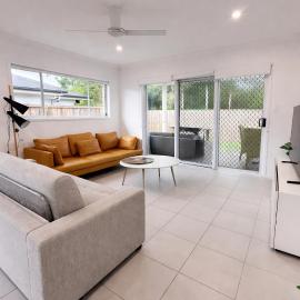 Modern 4-Bedroom Family Home in Park Ridge - Parking Included