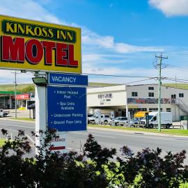 Kinross Inn، فندق في كوما