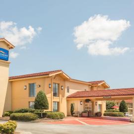 Baymont by Wyndham Greenville Woodruff Rd, hotel em Greenville