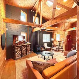 Free BBQ Cabin Stay in Toya Near Rusutsu & Niseko, hotel in Lake Toya
