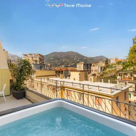 Suite Level 8, Terre Marine