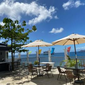 Beachfront Sunset Getaway: Allen şehrinde bir otel