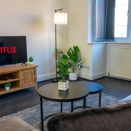 Spacious Private Home Sleeps 5 Garden & Parking