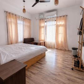John's Homestay Srinagar - Stay Ride Hike, hotel sa Srinagar