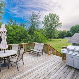 Luxury 4 Bedroom Home with Heated Garage and Deck near Peoria Airport, hotel a Peoria